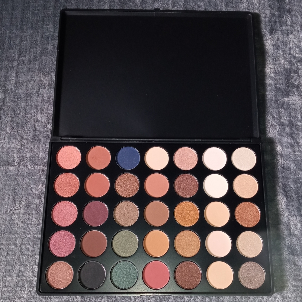 NIB Professional Eyeshadow Palette - Picture 3 of 10